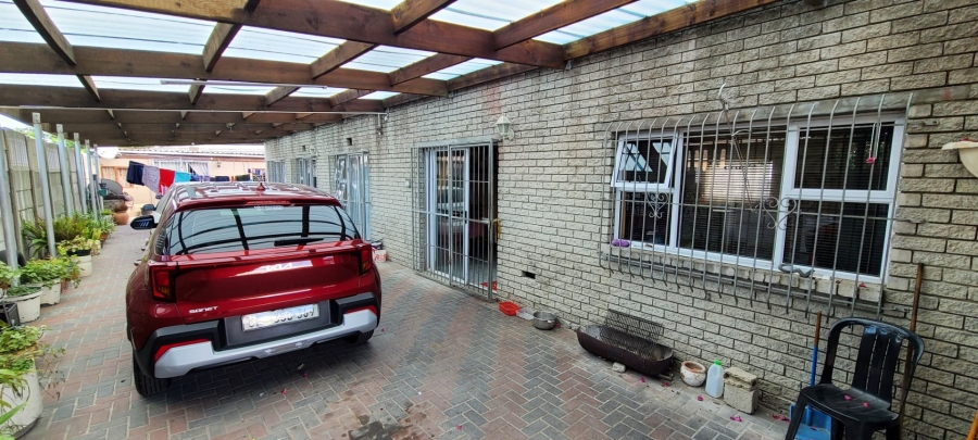 4 Bedroom Property for Sale in Sunbird Park Western Cape